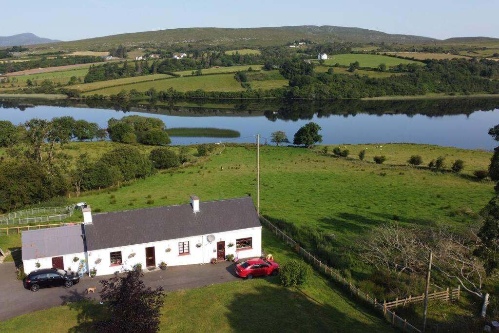 Granny'S Cottage, A Lovely Lakeside Cottage Donegal Town Kültér fotó